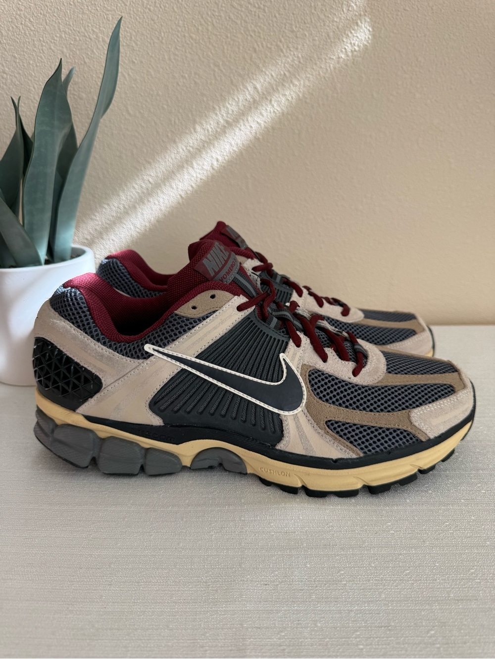 New Nike Vomero 5 Bowerman Series Men’s Athletic Shoes - Beige, Gray & Burgundy
